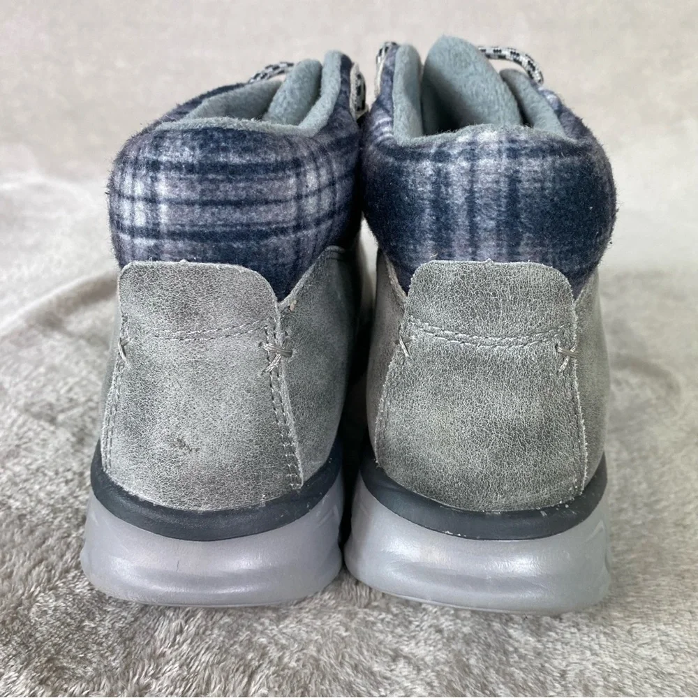 Skechers lightly worn